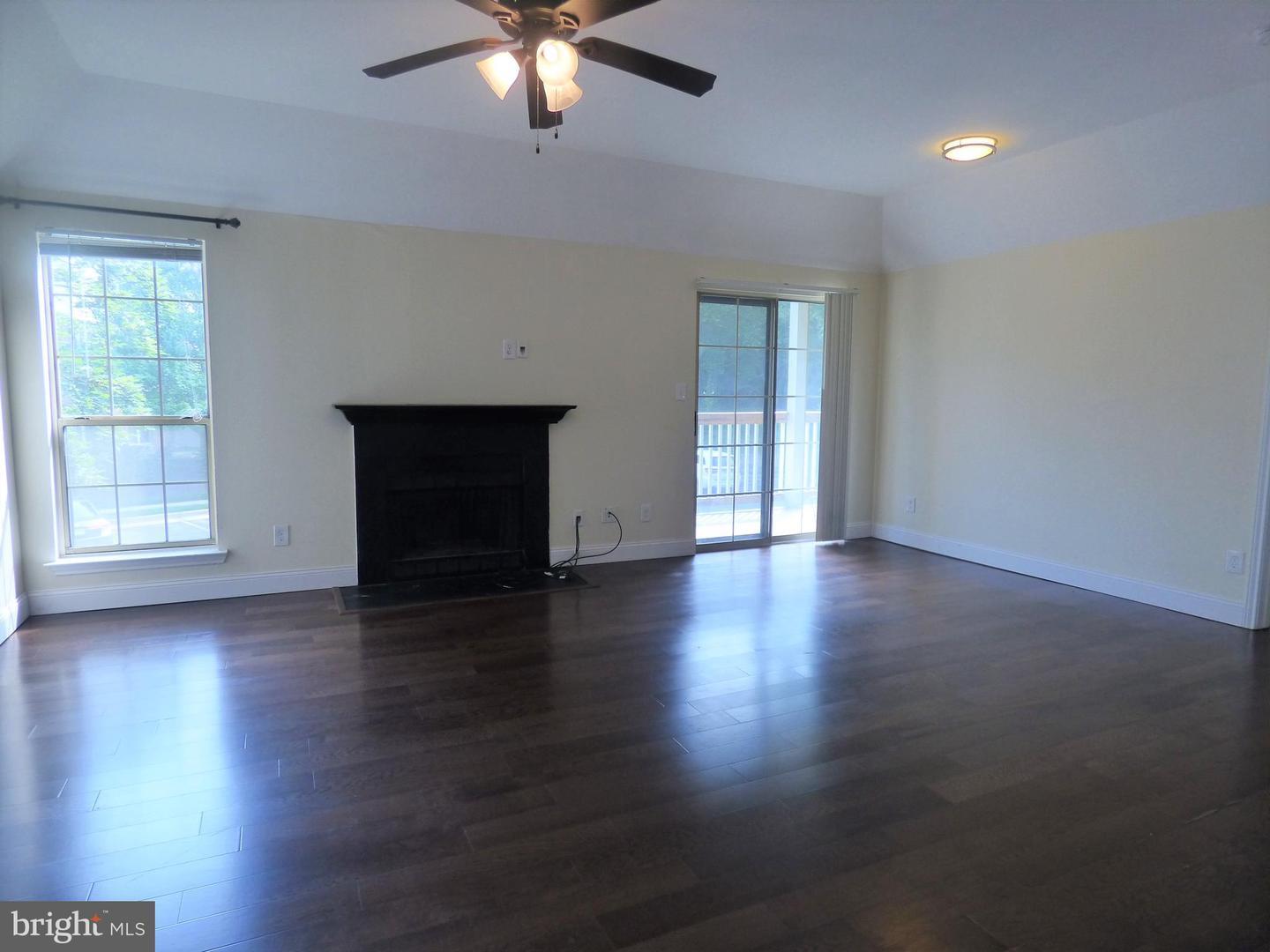 Property Photo: 12163 Penderview Terrace 1021 VA 22033