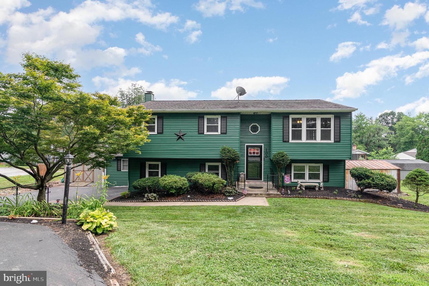 100 Sugar Maple Drive  Etters PA 17319 photo