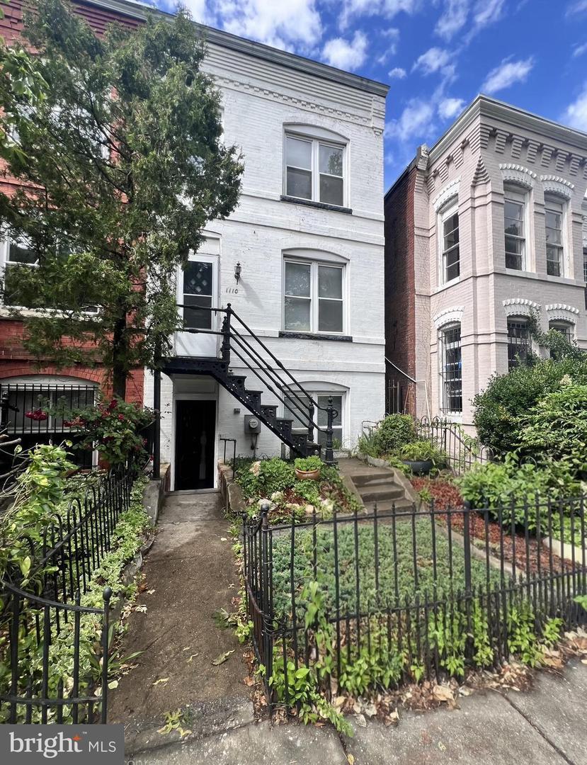 Property Photo:  1110 I Street SE  DC 20003 