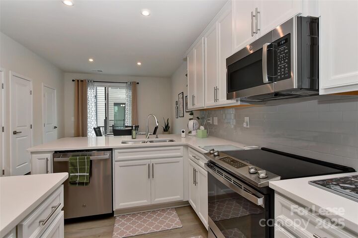 Property Photo: 421 Spearfield Lane NC 28205