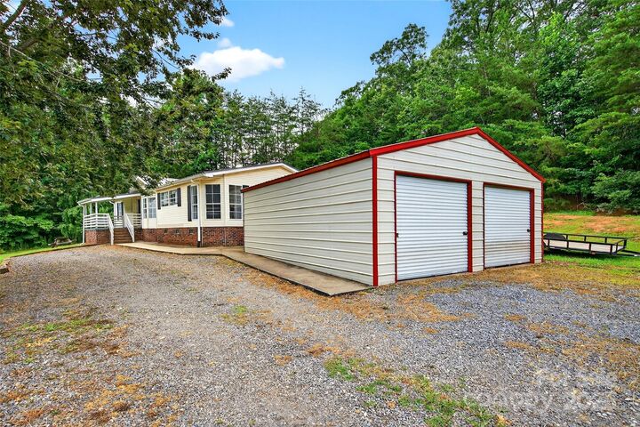 Property Photo: 143 Diamond Cove NC 28761