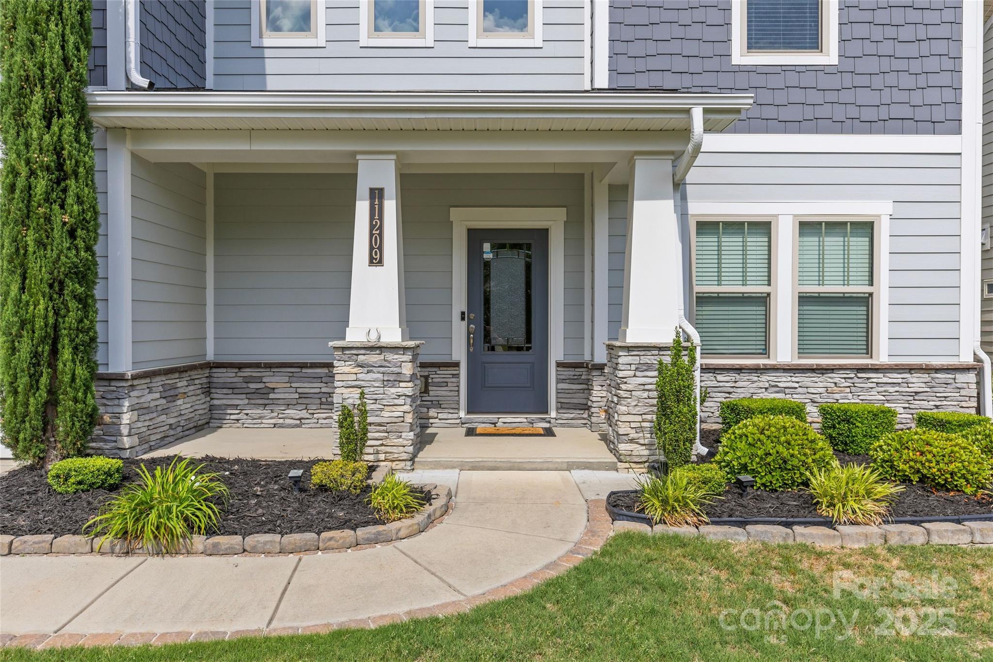 Property Photo: 11209 Flenniken Court NC 28277