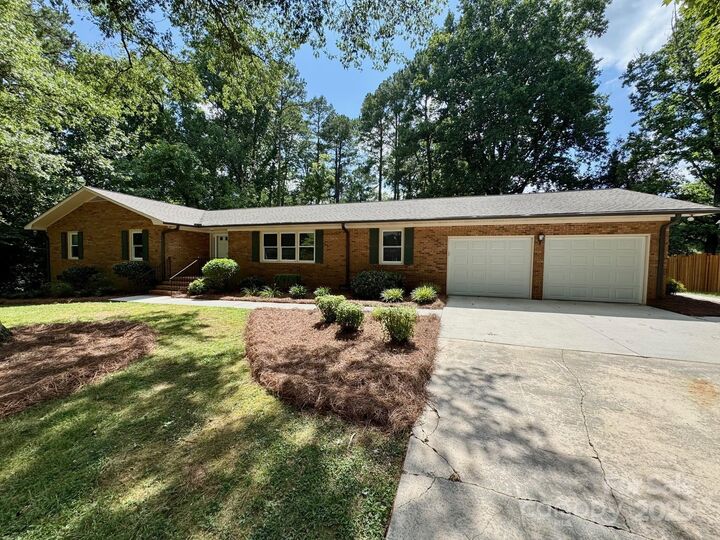 Property Photo: 635 Windsor Place NE NC 28025