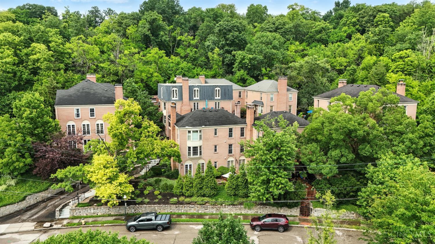 Property Photo: 854 Rue De La Paix OH 45220