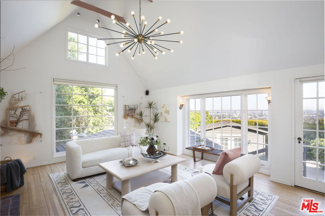 Property Photo:  8266 Hollywood Blvd  CA 90069 