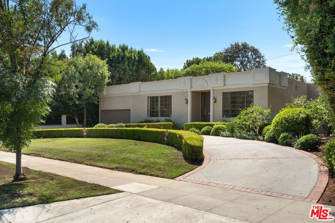 Property Photo:  519 N Rexford Dr  CA 90210 