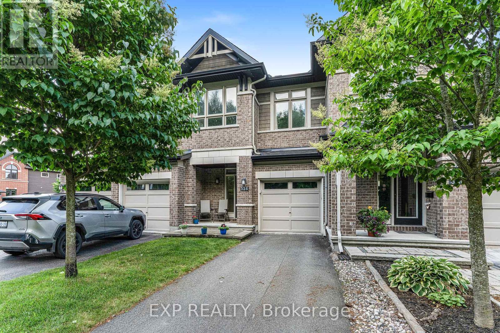 Property Photo: 326 Trailsedge Way ON K1W 0G6