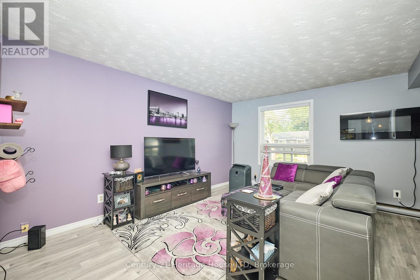 Property Photo: 564 Lakeside Road ON L2A 4Y1