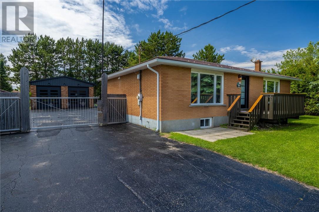 Photo de la propriété: 4869 Notre Dame Avenue ON P3P 1X6