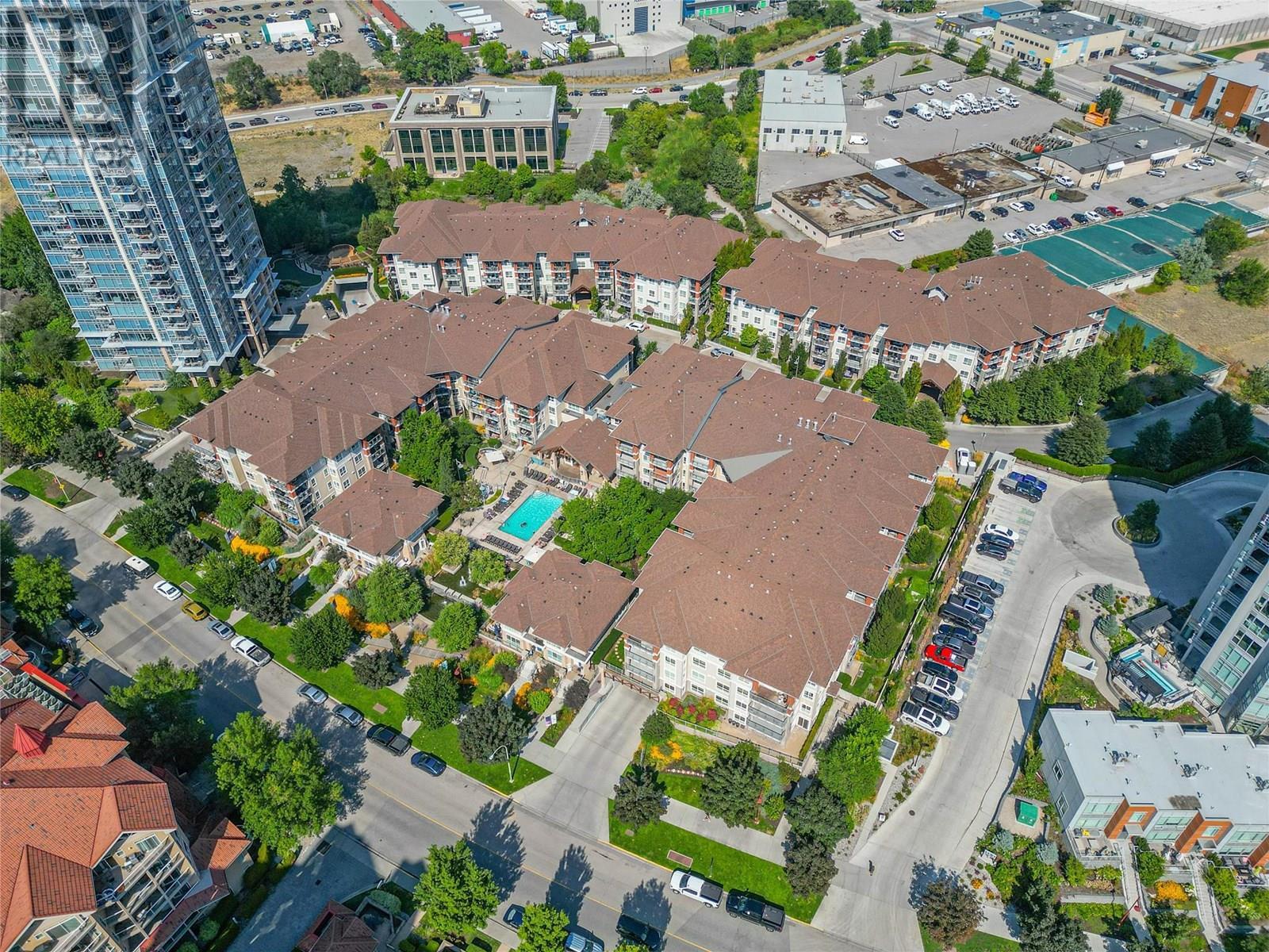 Property Photo: 1093 Sunset Drive 105 BC V1Y 9Z4
