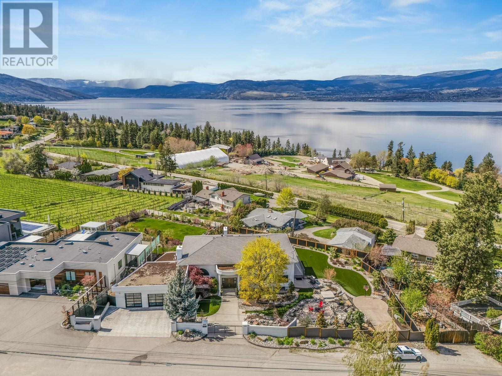 4812 Lakeshore Place  Kelowna BC V1W 4H6 photo