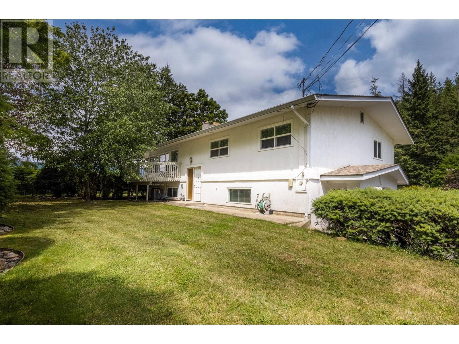 Property Photo: 3851 10 Avenue Southeast BC V1E 1W7
