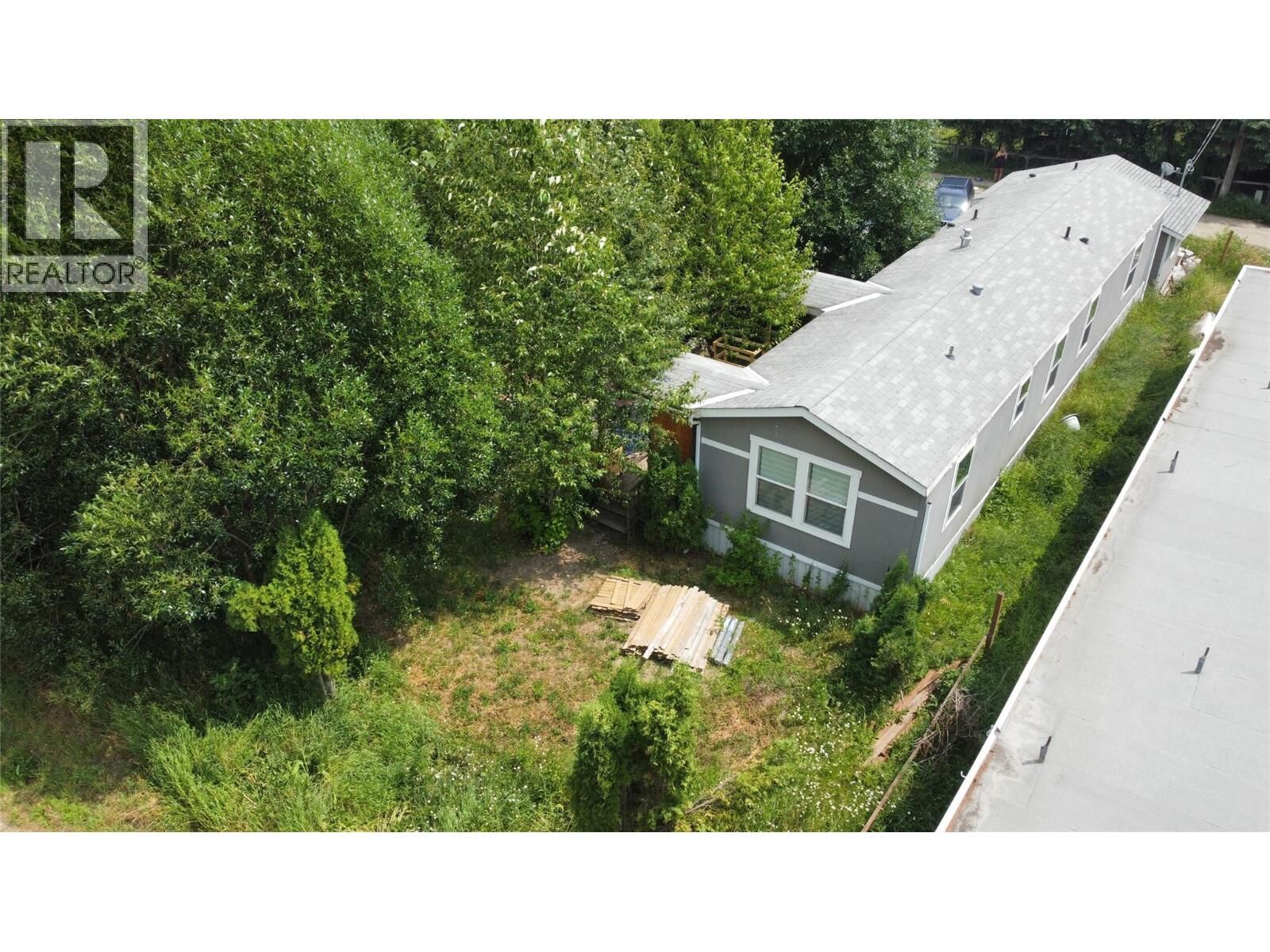Photo de la propriété:  115 Railway Avenue  BC V0G 1Z0 
