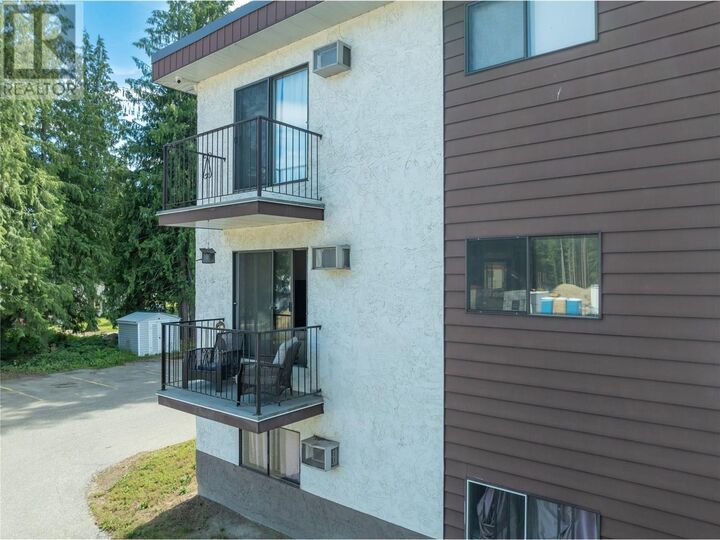 Property Photo: 409 Main Street 204 BC V0E 2V0