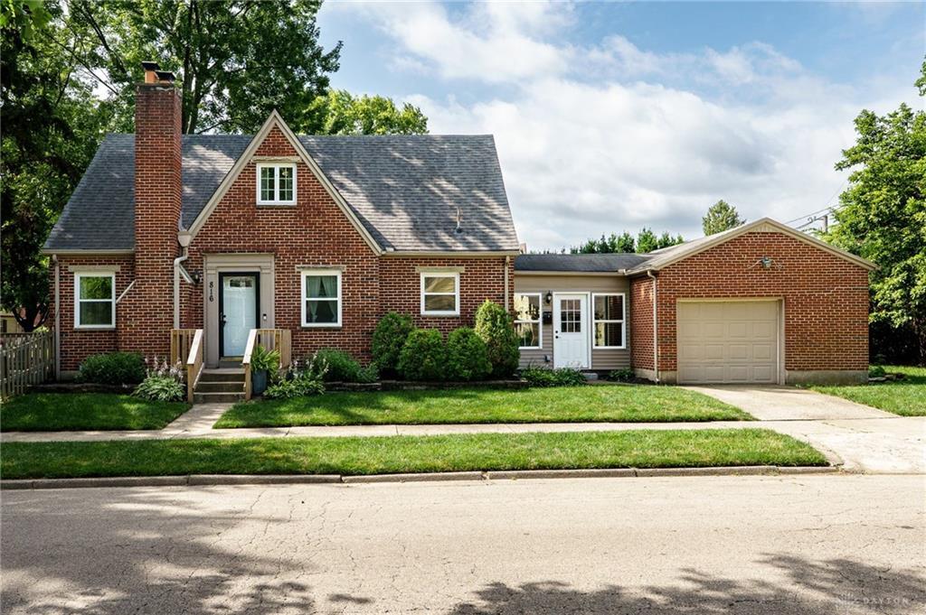 Property Photo: 816 Gainsborough Road OH 45419