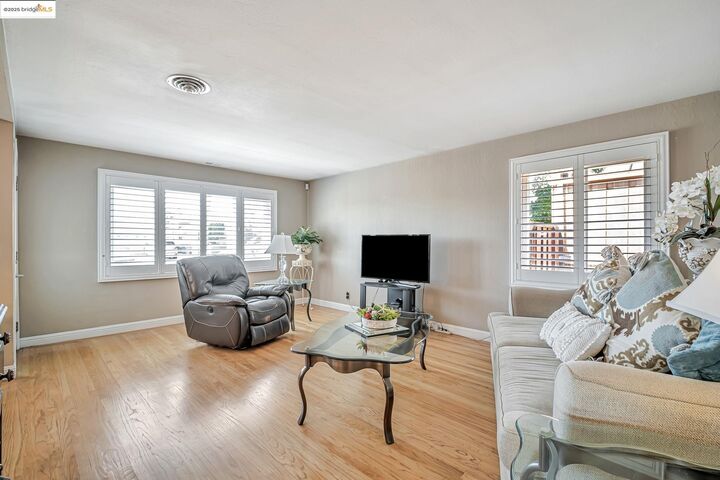 Property Photo:  581 Fairway Street  CA 94544 