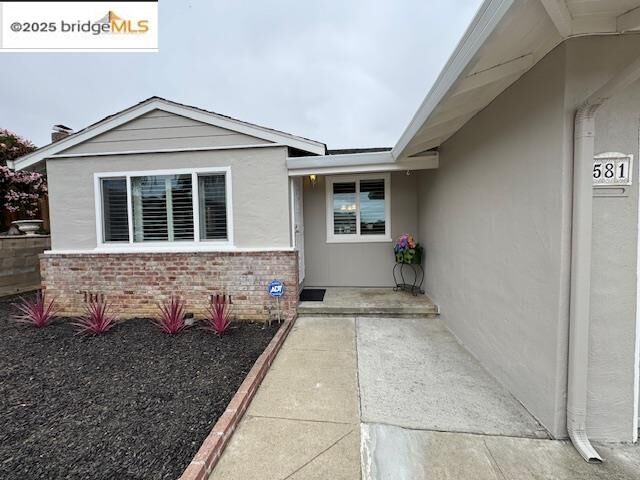 Property Photo: 581 Fairway Street CA 94544
