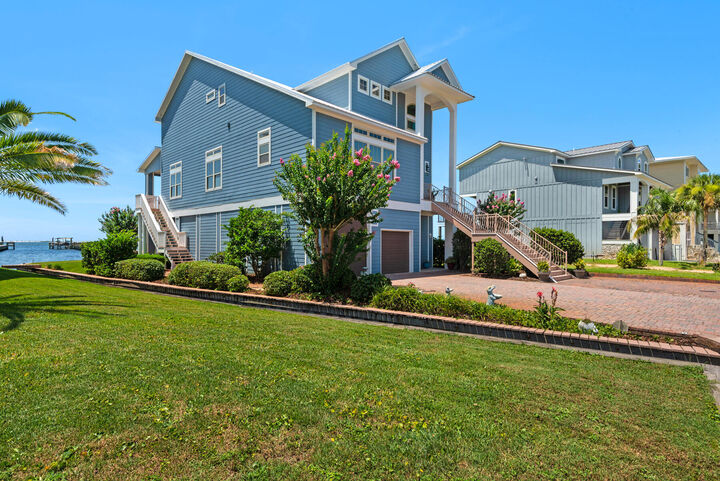 Property Photo:  3569 Laguna Court  FL 32563