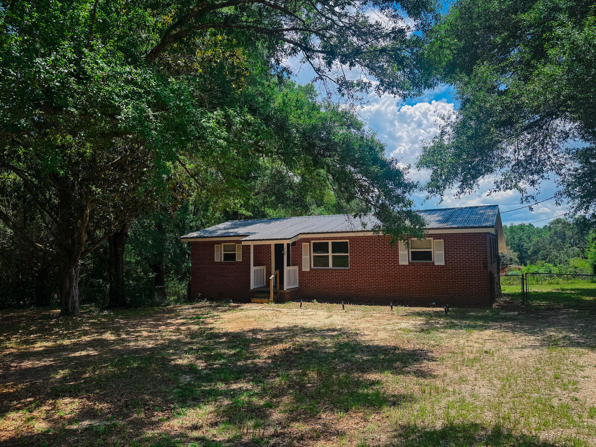 Property Photo: 5148 Cavalier Drive FL 32539
