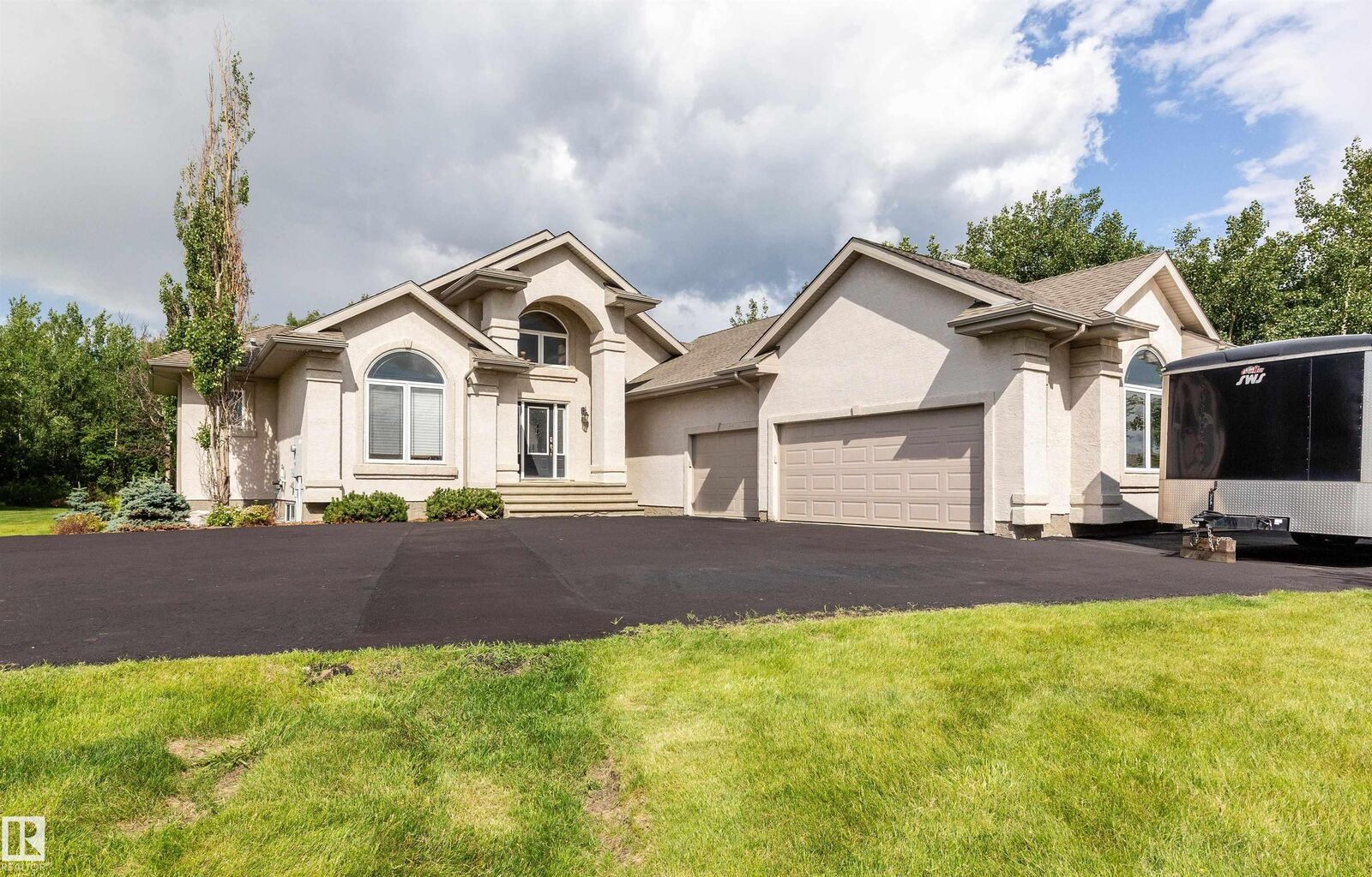 Property Photo: 52422 Rge Road 224 194 AB T8A 6N1