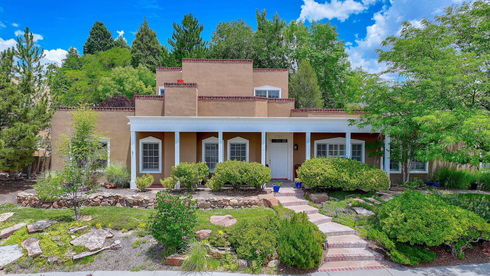 Property Photo:  1724 Avenida Alturas NE  NM 87110 