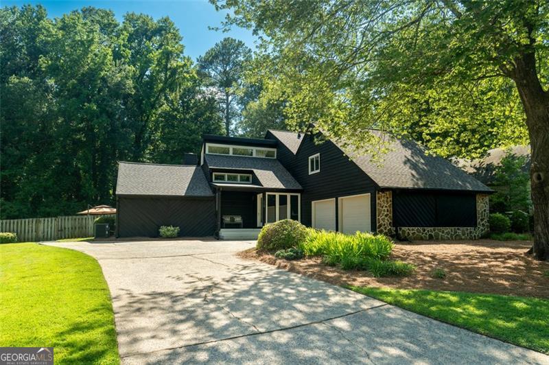 Property Photo: 420 Greenfield Trace GA 30068