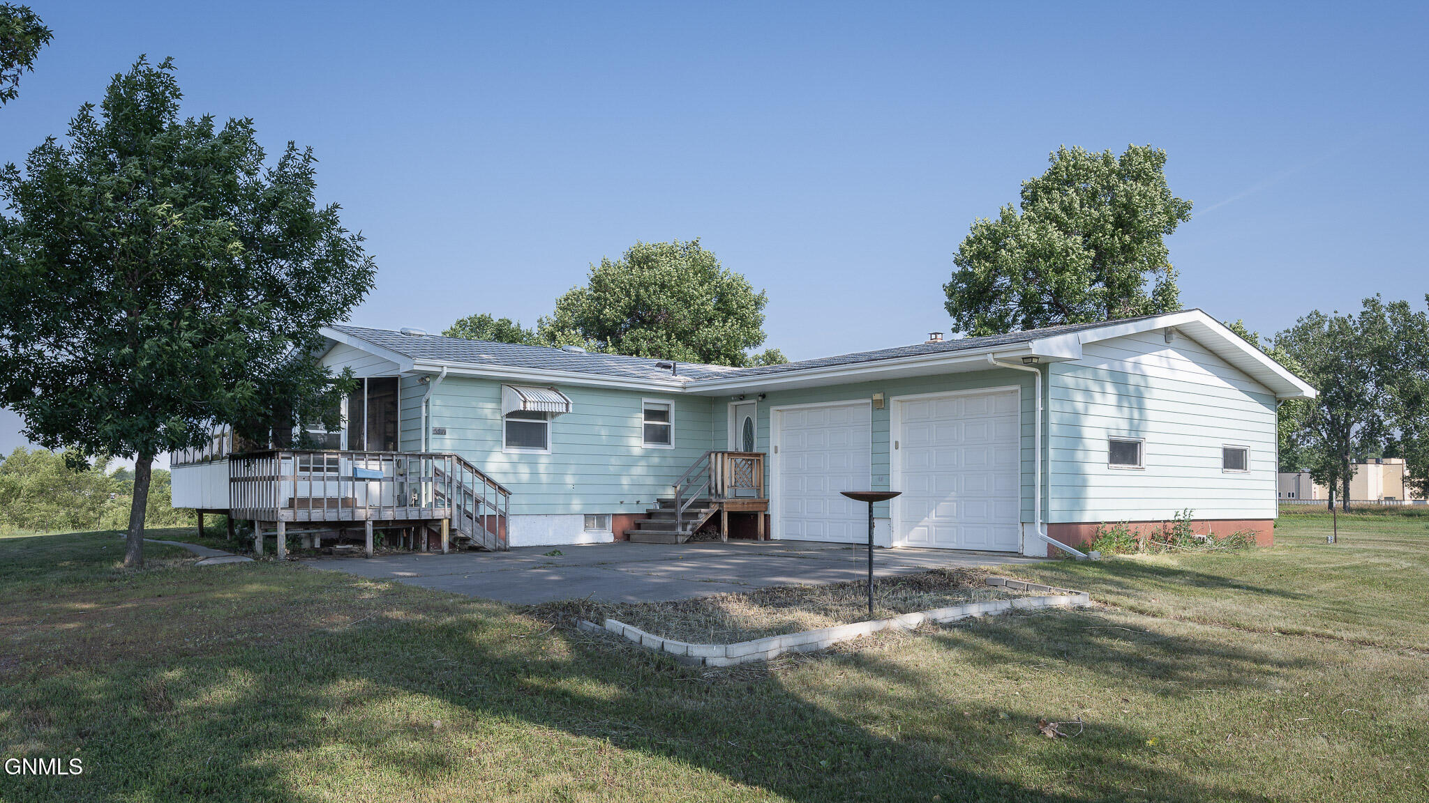 Property Photo: 537 2nd Avenue SE ND 58523