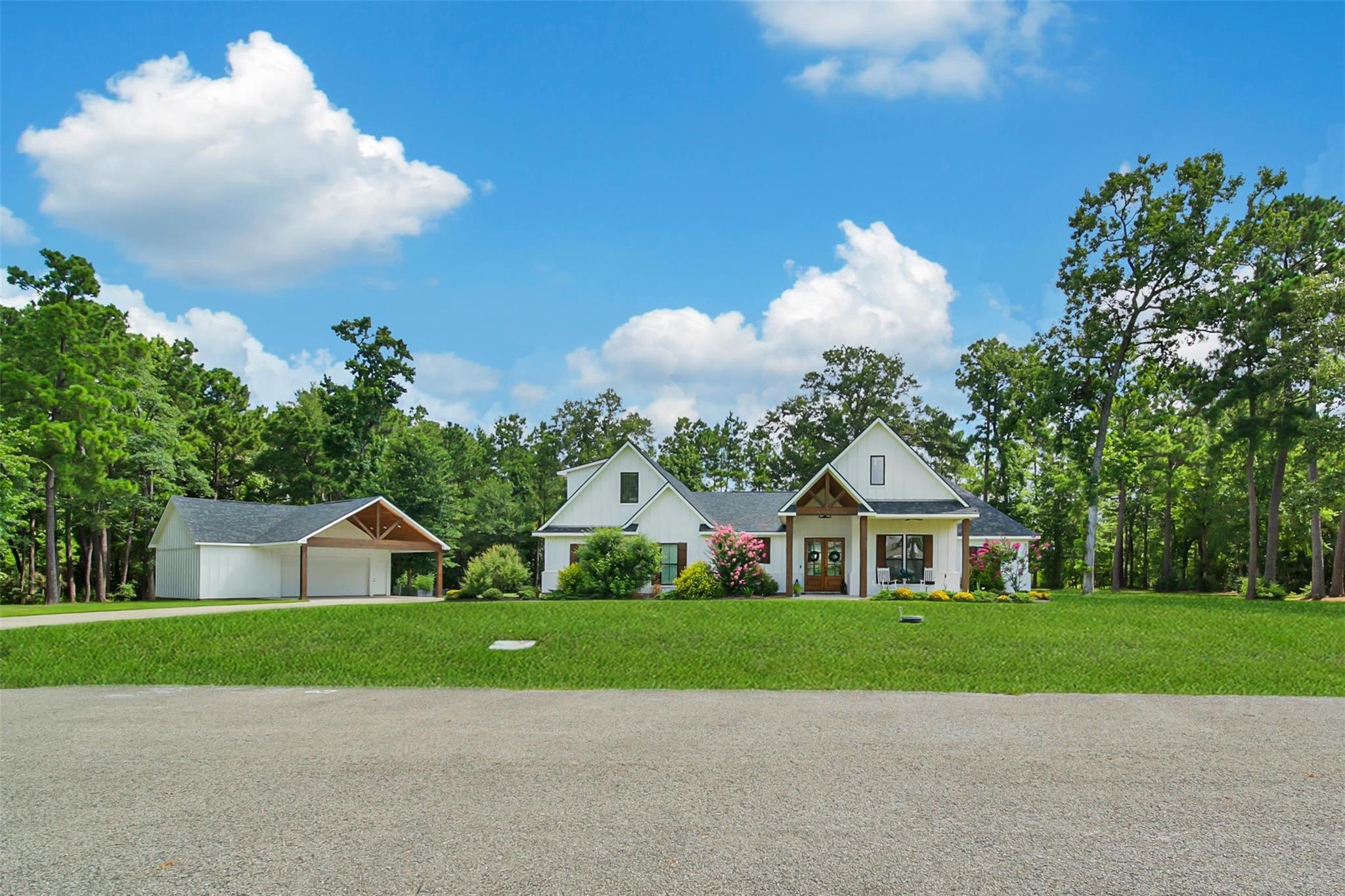 Property Photo: 298 Scenic Lake Ct TX 77316