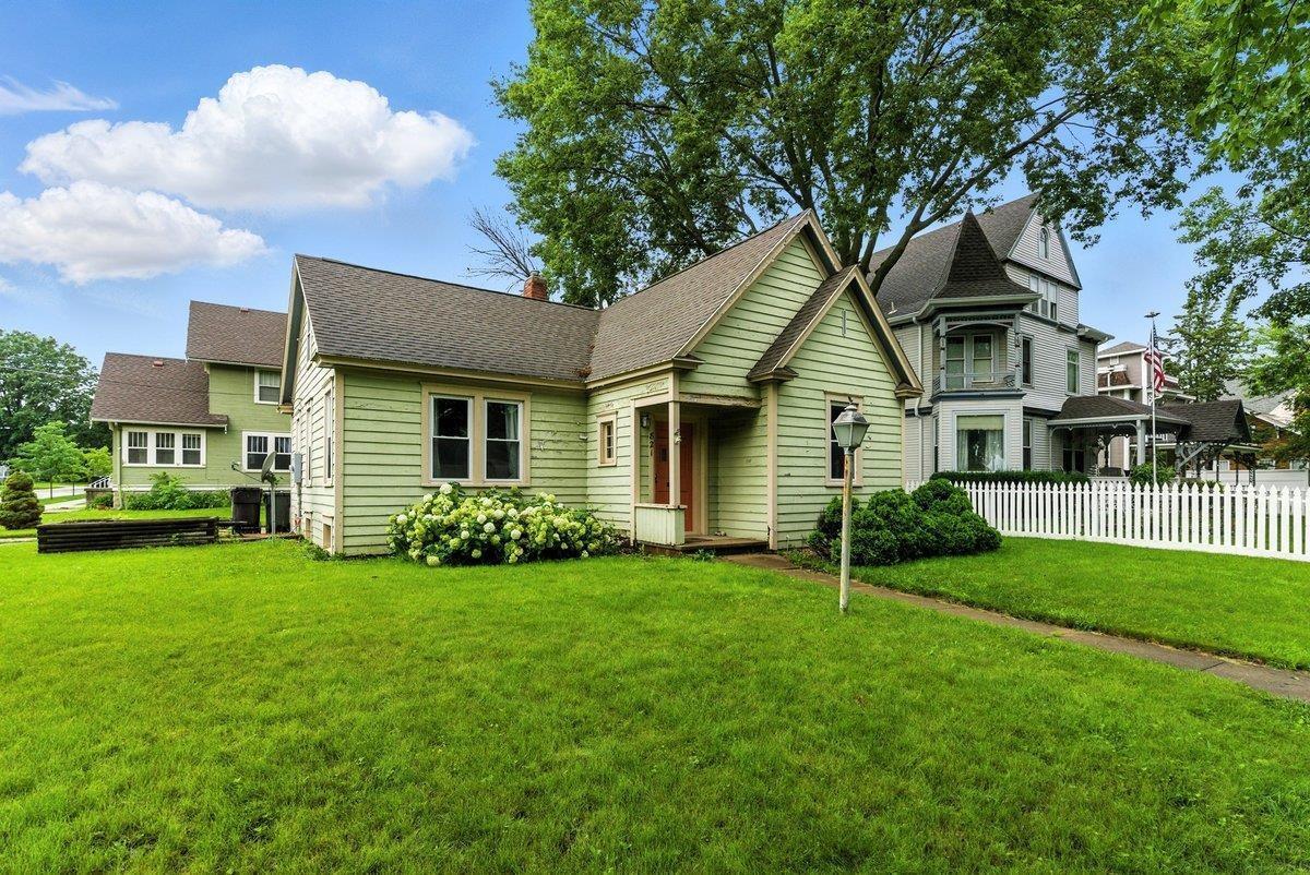 821 Washington Street  Cedar Falls IA 50613 photo