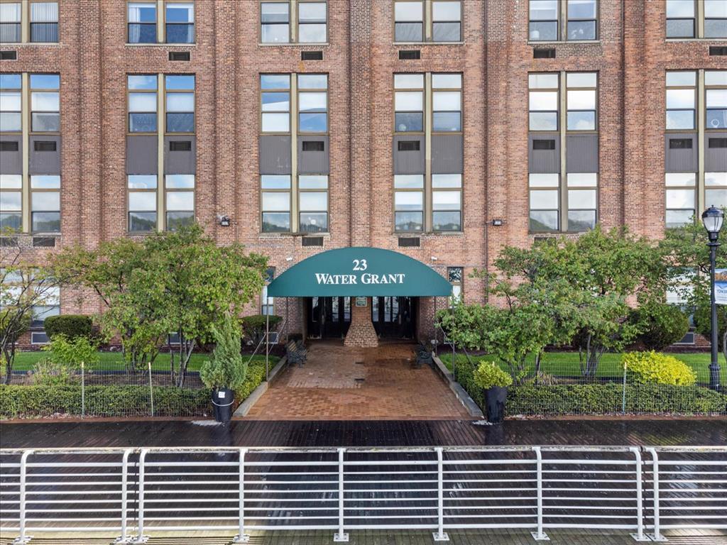 Property Photo: 23 Water Grant Street 4I NY 10701