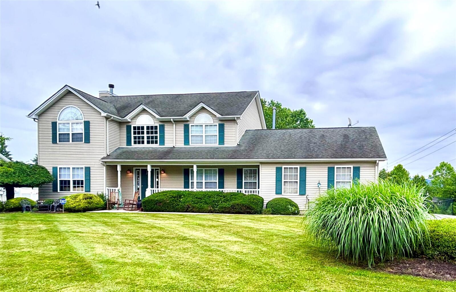 Property Photo: 1002 Forest Glen NY 12553