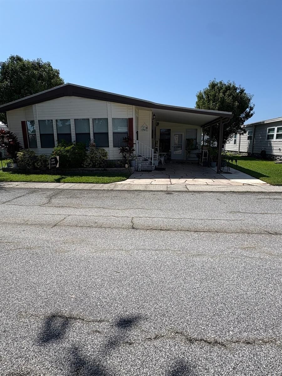 Property Photo: 417 Dolphin Drive S FL 34677
