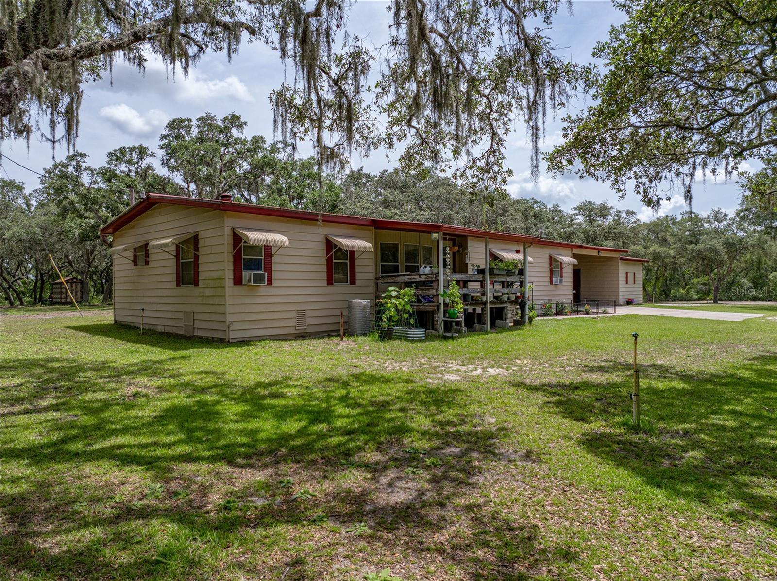 Property Photo: 2015 Tiger Creek Trail FL 33898