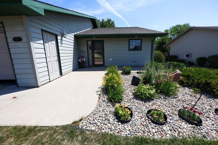 Property Photo:  525 34th Ave SW #D  ND 58701 