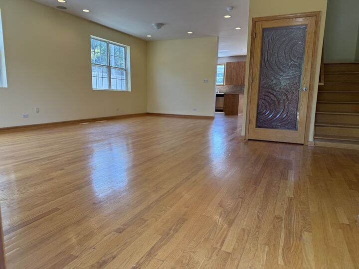 Property Photo: 1136 Park Place IL 60104