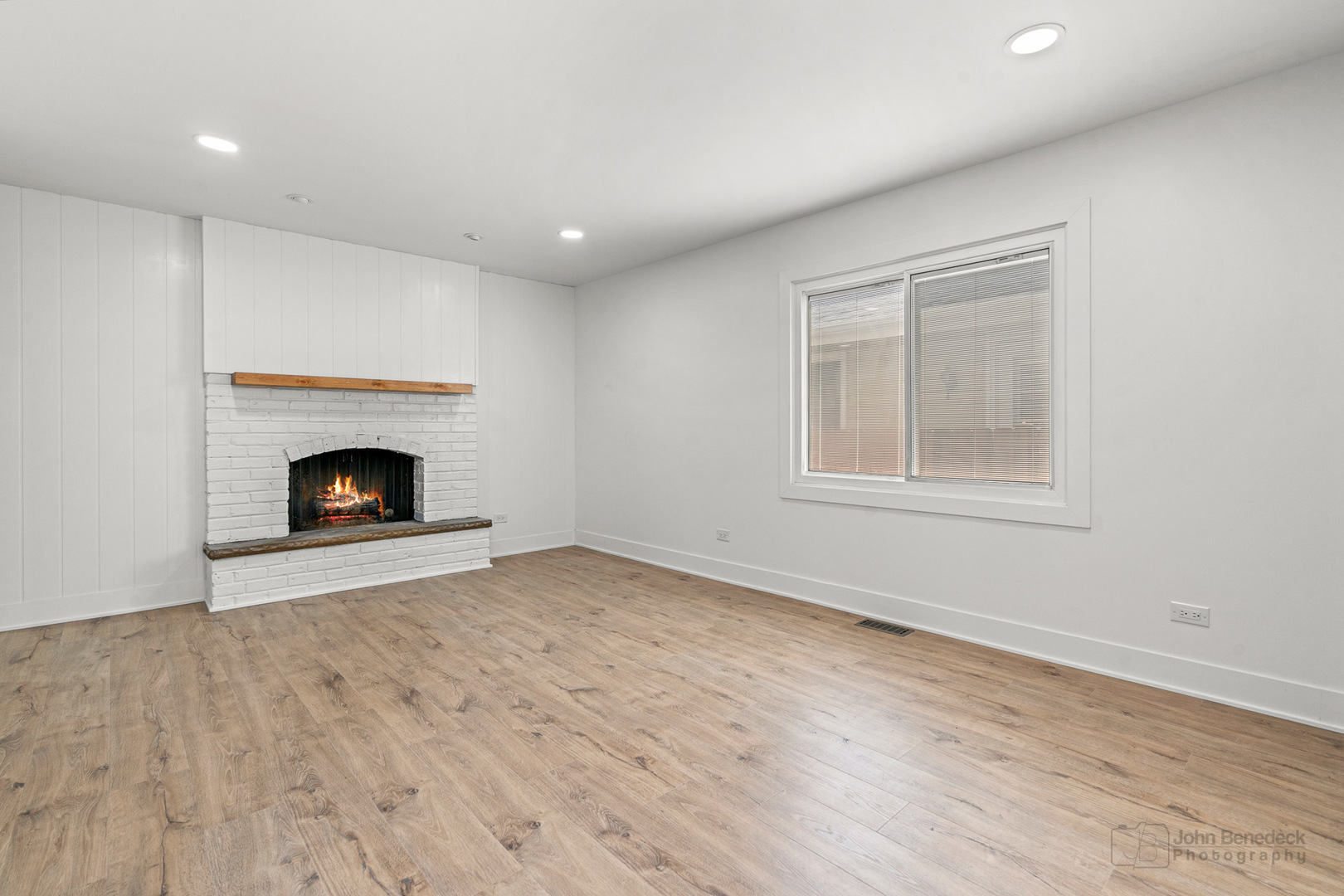 Property Photo:  154 Newton Avenue  IL 60137 
