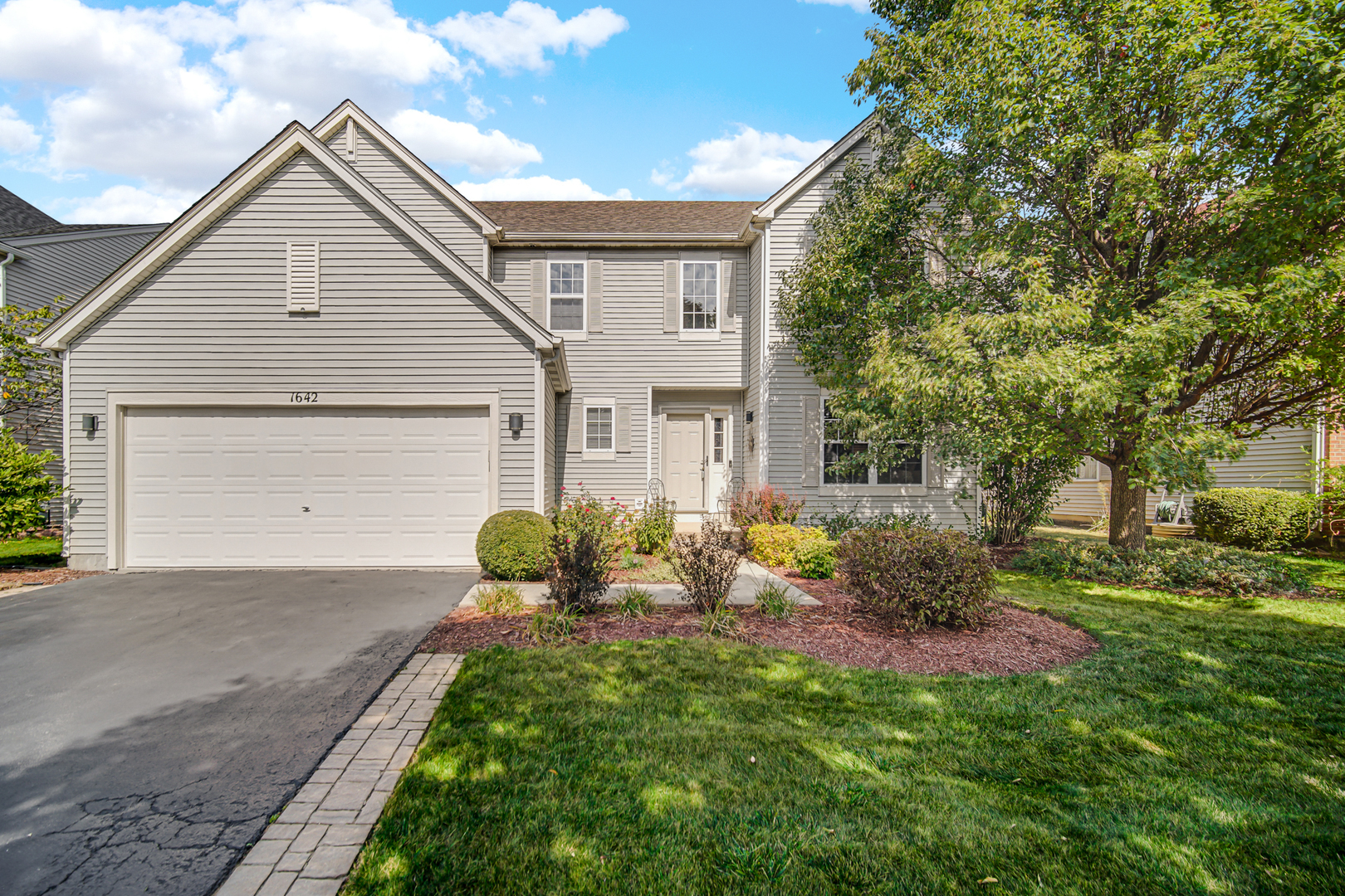 Property Photo: 1642 Aster Drive IL 60446