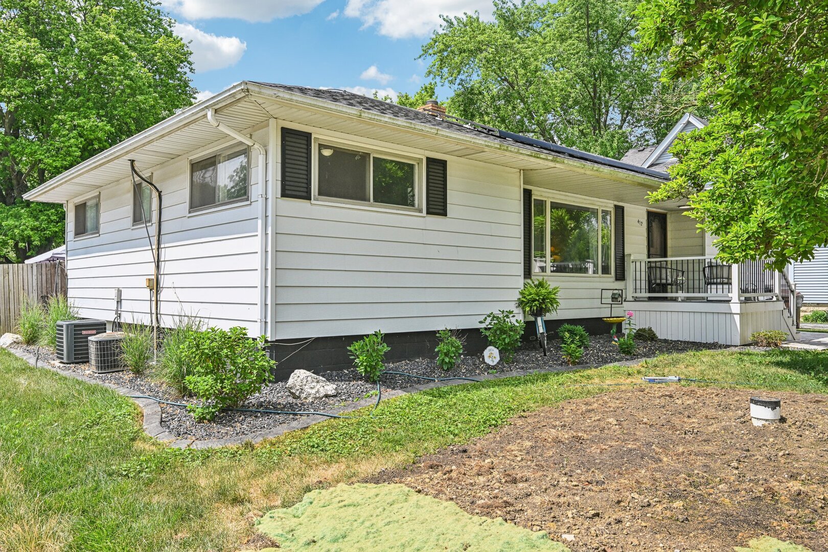 Property Photo: 412 E South Street IL 60468