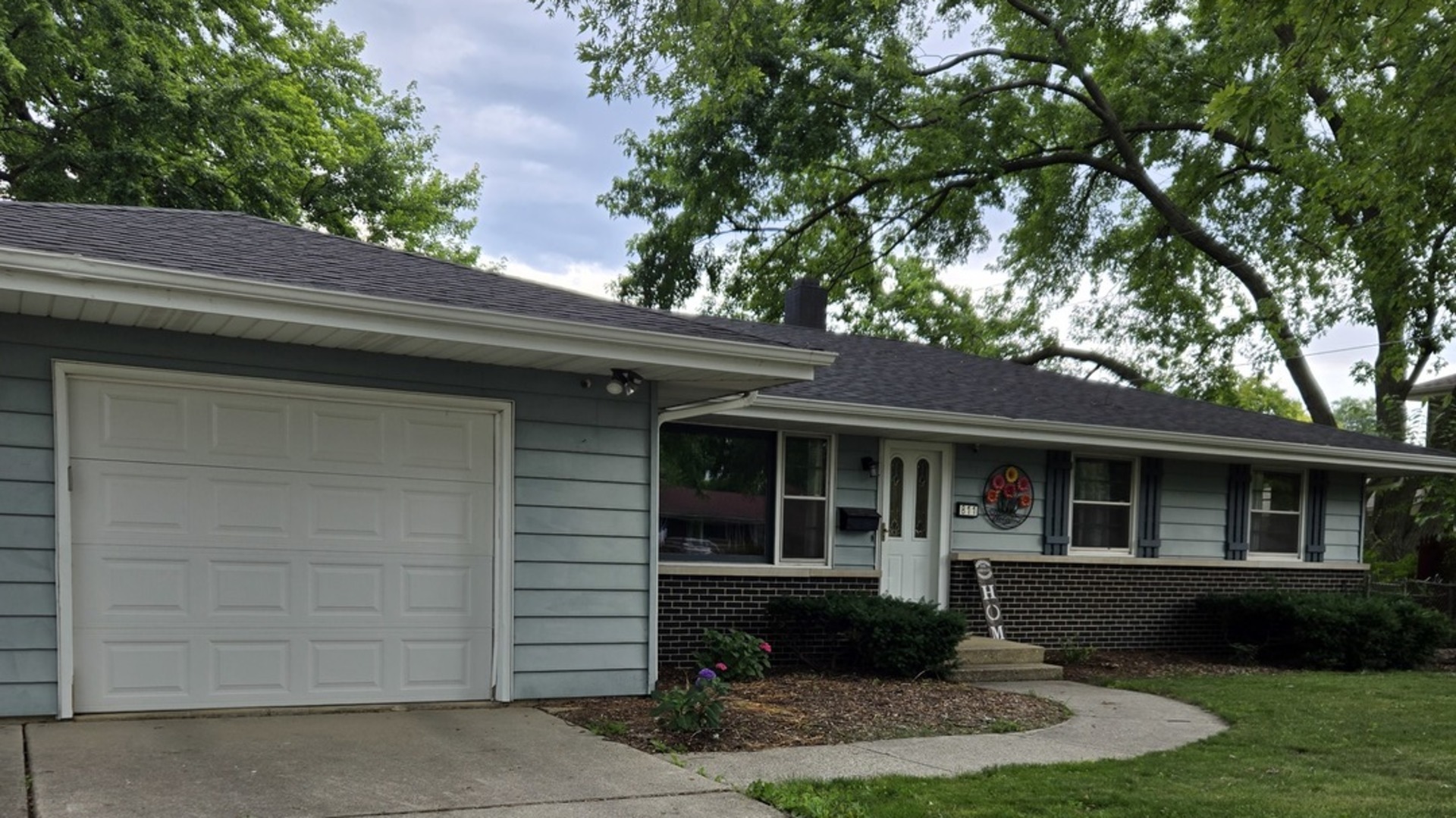 811 N Glenwood Place  Aurora IL 60506 photo