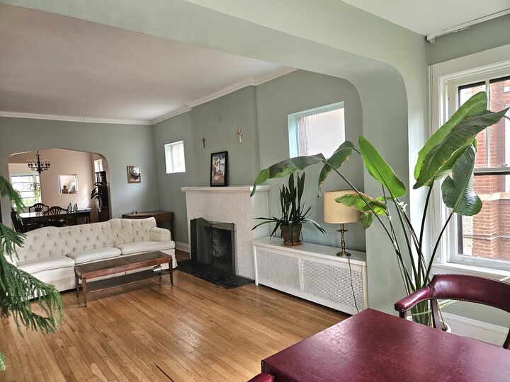 Property Photo:  6515 N Maplewood Avenue  IL 60645 