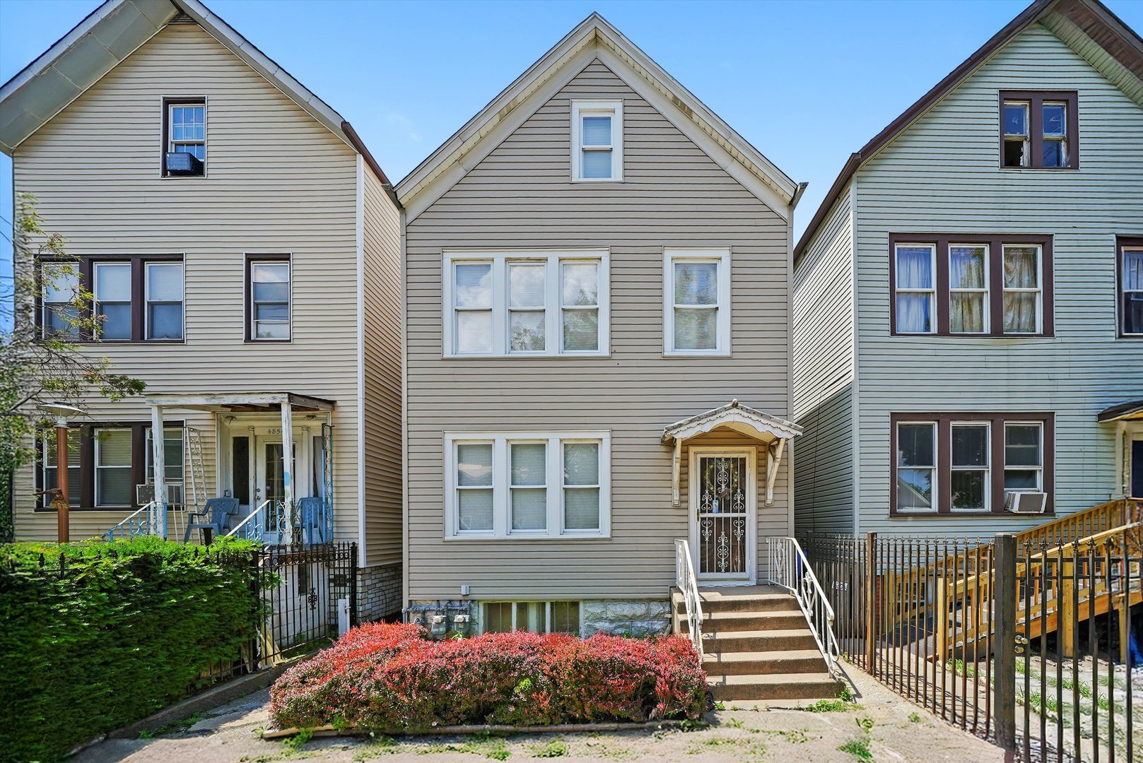 4852 S Wood Street  Chicago IL 60609 photo