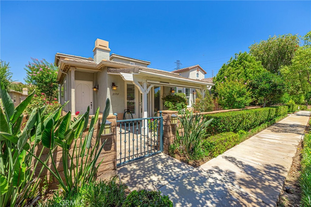 Property Photo: 23785 Western Cedar Court CA 91354