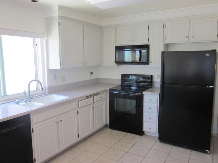 Property Photo:  10706 Esmeraldas Dr  CA 92124