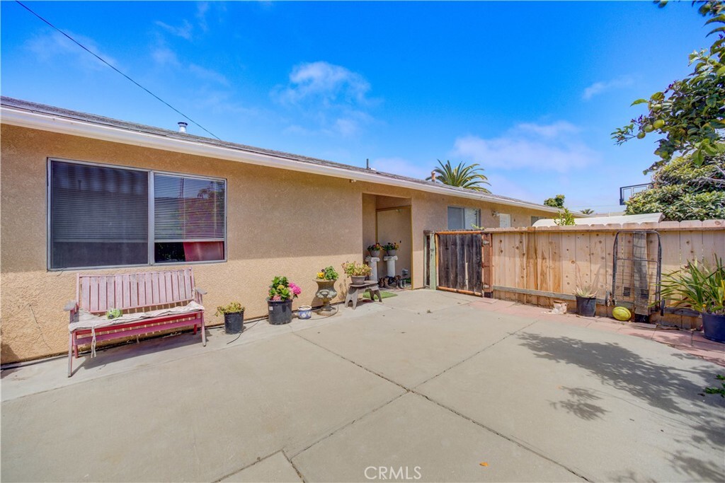 Property Photo:  2120 Ocean Street  CA 93445 