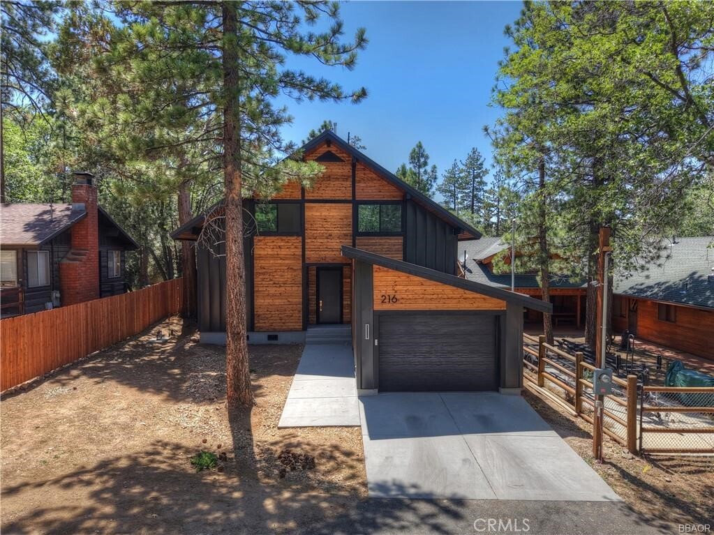 Property Photo: 216 Leonard Lane CA 92386
