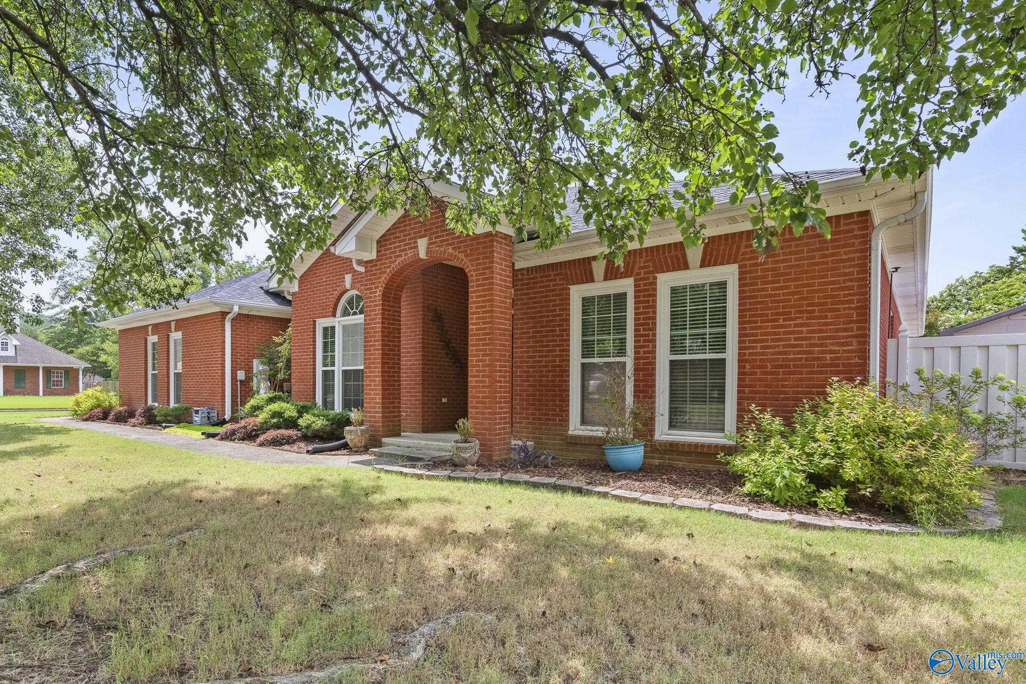 Property Photo: 123 Cheval Blvd AL 35741
