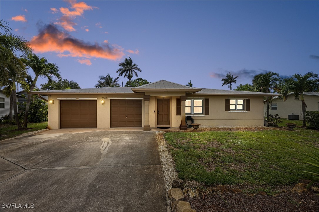 Property Photo: 1120 Ridge Street FL 34103