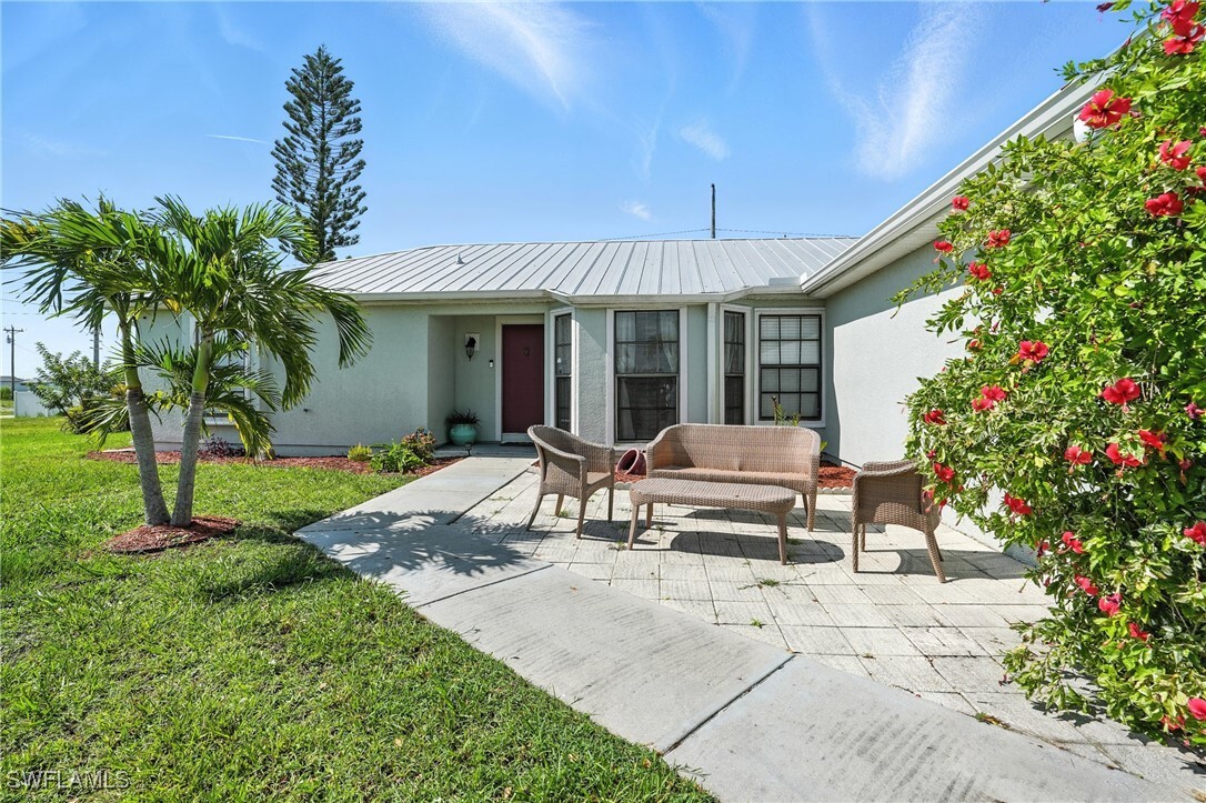 Property Photo: 324 NW 24th Terrace FL 33993