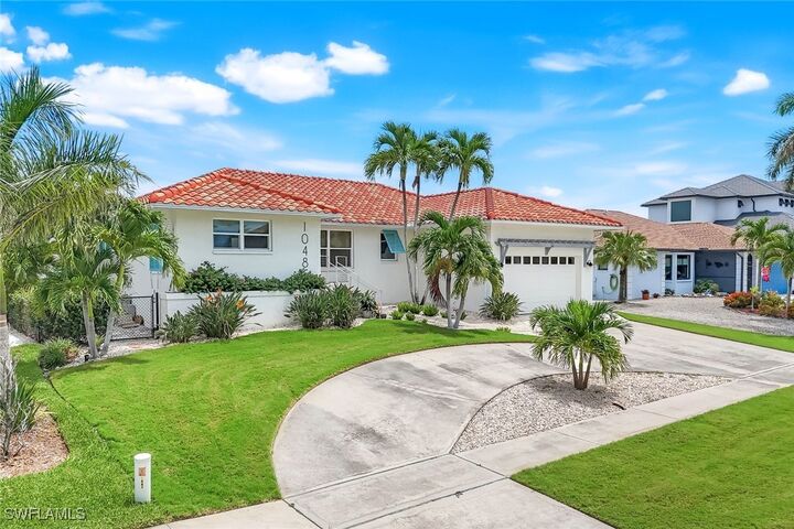 Property Photo:  1048 Cottonwood Court  FL 34145 