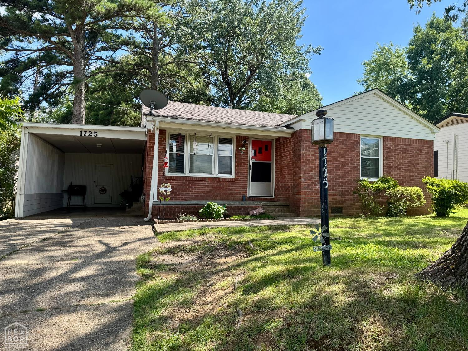 Property Photo: 1725 W Matthews Avenue AR 72401